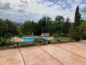 The swimming pool at or close to Masseria Le Zavattole