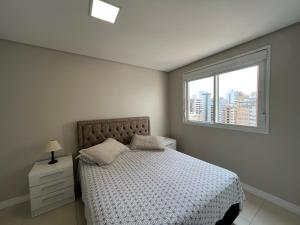 Postel nebo postele na pokoji v ubytování Apartamento Central Super Localização