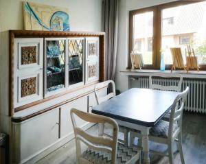 a dining room with a table and chairs and a window at Haus Hirt-Nettetal in Nettetal