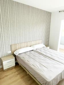 A bed or beds in a room at Apartamento San Isidoro