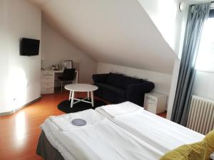 TV a/nebo společenská místnost v ubytování Strand Hotell