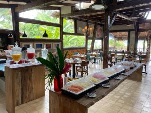 Makanan di atau berdekatan hotel