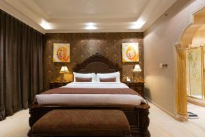 Katil atau katil-katil dalam bilik di Victoria Crown Plaza Hotel