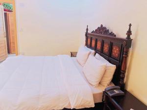 Letto o letti in una camera di Luxury Palace Peshawar