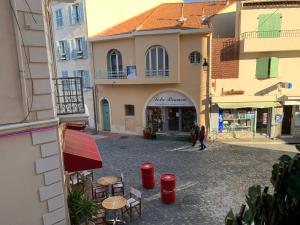 a group of people walking down a street at Studio tt confort coeur ville avec terrasse et parking gratuit in Sanary-sur-Mer
