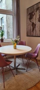 Et opholdsområde på 3Zimmer-Wohnküche-Altbau-90m2-eigener Parkplatz