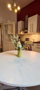 Køkken eller tekøkken på 3Zimmer-Wohnküche-Altbau-90m2-eigener Parkplatz