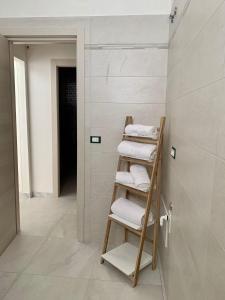 a stack of towels on a towel rack in a bathroom at Civico35 in San Vito dei Normanni