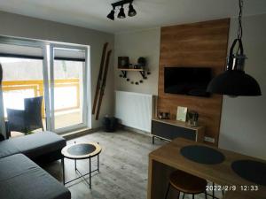 Kuchyňa alebo kuchynka v ubytovaní Apartament na Szlaku Szklarska Poręba + 4 fotografie
