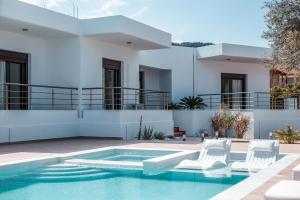 Bazén v ubytovaní Le Ialyse Luxury Villa alebo v jeho blízkosti
