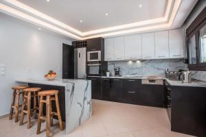 Kuchyňa alebo kuchynka v ubytovaní Le Ialyse Luxury Villa