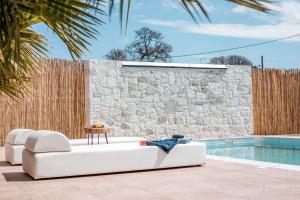 Bazén v ubytovaní Le Ialyse Luxury Villa alebo v jeho blízkosti
