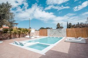 Bazén v ubytovaní Le Ialyse Luxury Villa alebo v jeho blízkosti