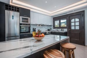 Kuchyňa alebo kuchynka v ubytovaní Le Ialyse Luxury Villa