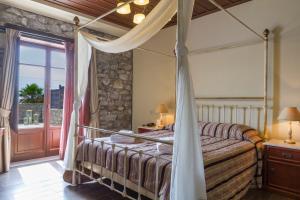 Rúm í herbergi á Itilo Traditional Hotel