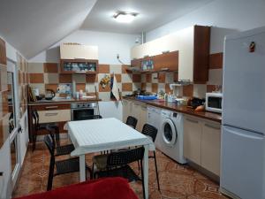 Afbeelding uit fotogalerij van Apartament 5 camere cu balcon Costinesti plaja 5 minute Nucilor 6 in Costinesti