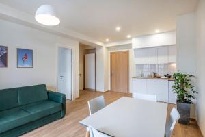 Kitchen o kitchenette sa Dialog Kokhta