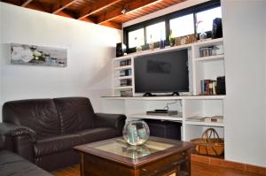 TV a/nebo společenská místnost v ubytování Relaxing Duplex Costa Teguise