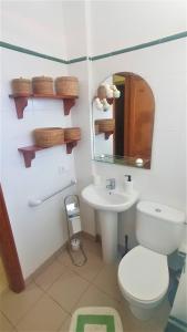 Koupelna v ubytování Relaxing Duplex Costa Teguise