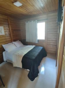 Giường trong phòng chung tại Chalés Schwambach +18 ảnh