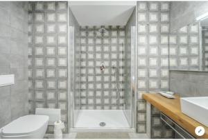 Koupelna v ubytování Museum Luxury Suites + 31 fotografií