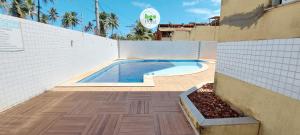 a swimming pool in the side of a building at COSTE0100 - Residencial Luz das Acácias in Salvador