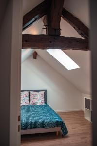 a room with a bed in the middle of a ceiling at Vernon, Le Pacia in Vernon