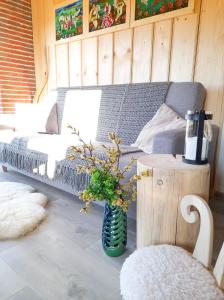 a living room with a couch and a vase with flowers at Kotelnica View in Groń