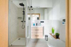 Kúpeľňa v ubytovaní Apartamenty Patriotów 303 + 21 fotografií
