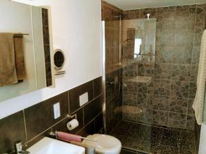 Ein Badezimmer in der Unterkunft Ferienwohnung Schneider