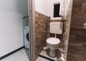 a bathroom with a toilet and a washing machine at Mavedichè in La Spezia