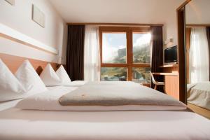 Postel nebo postele na pokoji v ubytování Hotel Manggei Designhotel Obertauern
