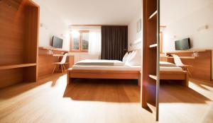 Postel nebo postele na pokoji v ubytování Hotel Manggei Designhotel Obertauern