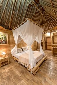 Ein Bett oder Betten in einem Zimmer der Unterkunft Bamboo Bungalows