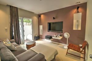 Atpūtas zona naktsmītnē HappInès Villa 3 bedroom Luxury Villa with private pool, near all amenities and beaches
