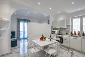 A kitchen or kitchenette at Maison Marienne - Deluxe B&B