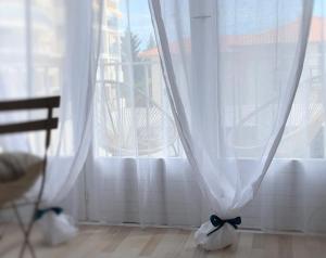 a room with a window with white curtains at Waikiki in Biarritz