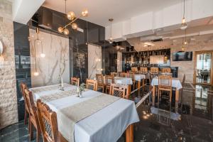 Restaurace v ubytování Barjaktar - Luxury Suites & SPA