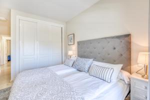 A bed or beds in a room at Hanami Puerto Alto PA 1-5