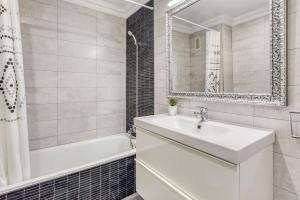 A bathroom at Hanami Puerto Alto PA 1-5