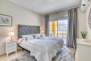 A bed or beds in a room at Hanami Puerto Alto PA 1-5