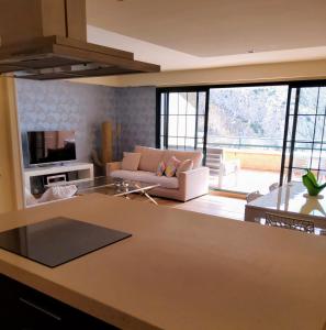 A kitchen or kitchenette at Atico con Impresionantes Vistas
