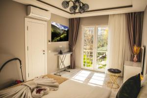 TV a/nebo společenská místnost v ubytování Sulduz Hotel Apart & SPA