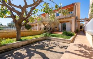 Vonkajšia záhrada v ubytovaní Gorgeous Home In Port Dalcúdia