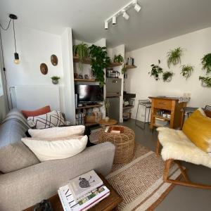 A seating area at Romantic Wellness BnB Noordwijk