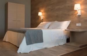 Postel nebo postele na pokoji v ubytování Hotel L'Algadir del Delta + 37 fotografií