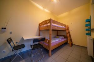 Двухъярусная кровать или двухъярусные кровати в номере Campingplatz Alpenblick