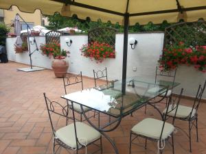 Reštaurácia alebo iné gastronomické zariadenie v ubytovaní La terrazza di Elena