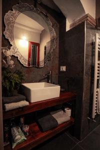 Ένα μπάνιο στο Rio Marin Apartment Gondola View & Patio