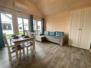 a living room with a table and a couch at Osada Jackowo in Jarosławiec